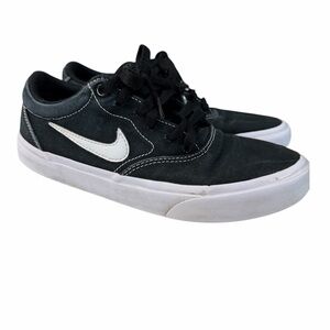 Nike SB Charger Black White Skate Shoes Size 6.5 Women / 5 Men / 6.5Y